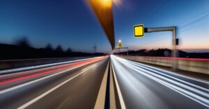 Po jakim czasie przychodzi mandat z kamer? Sprawdź!