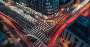 Po jakim czasie przychodzi mandat z kamery na światłach? Sprawdź!