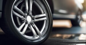 Kołpak a felga: Stalowy czy aluminiowy? Różnicę między kołpakiem a felgą!