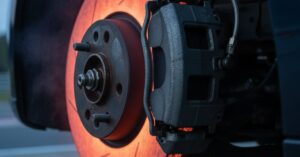 Konserwacja hamulców tarczowych w samochodzie 2026: Pełny przewodnik