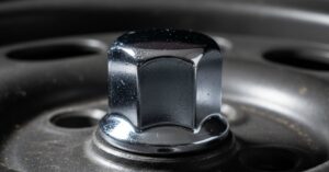 Nakrętki chromowane do felg stalowych: Blask, który odmieni Twoje auto